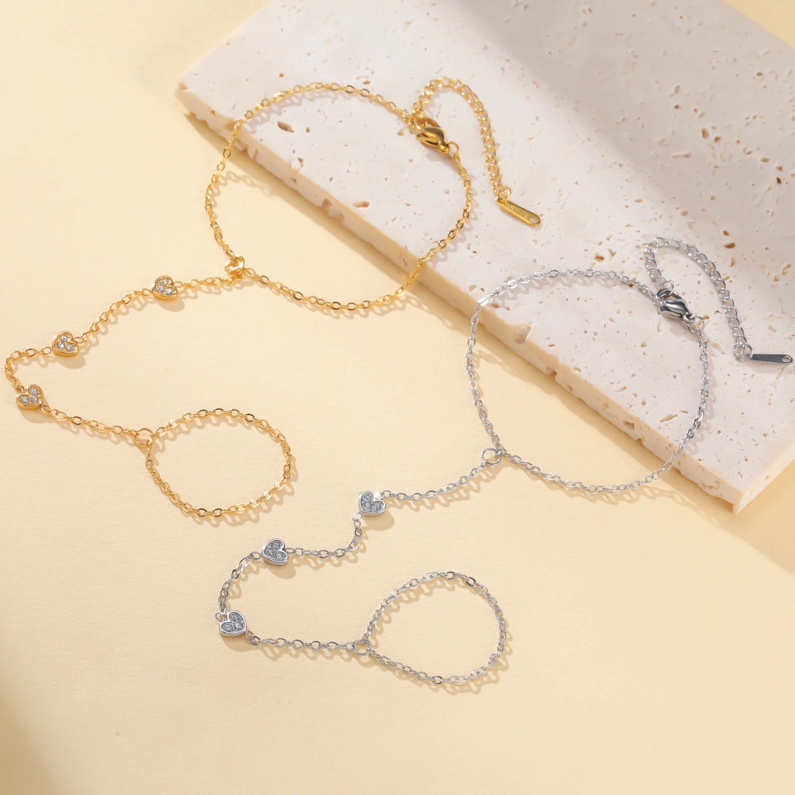 Bracelet JunayJewelry : Chaîne de main Cœur